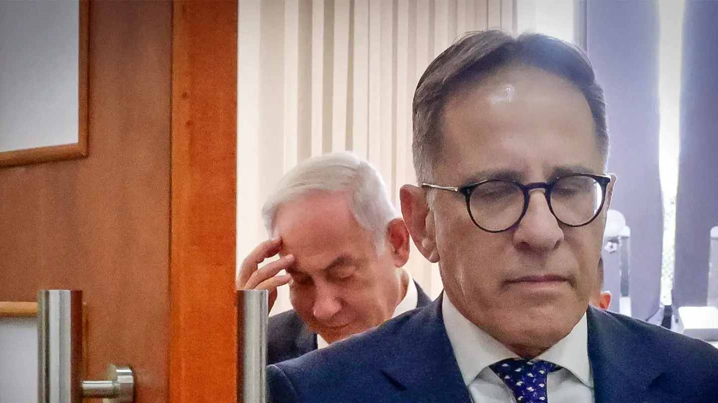 ראש סגל של לשכת רה"מ צחי ברוורמן וראש הממשלה בנימין נתניהו בבית המשפט המחוזי בירושלים בבואו להאזין לעדותו של איש העסקים ארנון מילצ'ן במשפט השחיתות בתיק 1000
23 ביוני 2023 ראש סגל של לשכת רה"מ צחי ברוורמן וראש הממשלה בנימין נתניהו בבית המשפט המחוזי בירושלים בבואו להאזין לעדותו של איש העסקים ארנון מילצ'ן במשפט השחיתות בתיק 1000
23 ביוני 2023