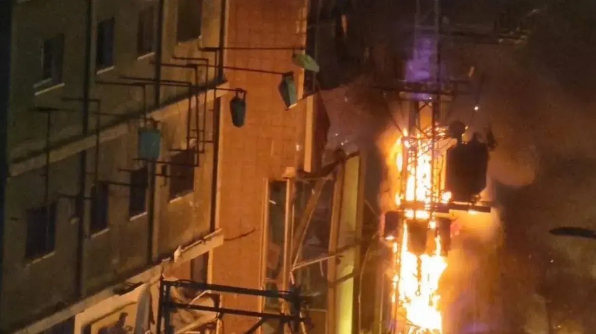 שריפה ברמת גן כתוצאה מנפילת טיל שריפה ברמת גן כתוצאה מנפילת טיל