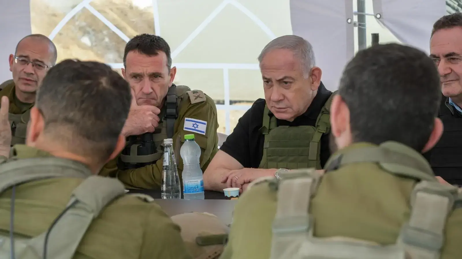 ראש הממשלה בנימין נתניהו ושר הביטחון ישראל כ"ץ, ביקרו עם הרמטכ"ל רב אלוף הרצי הלוי וראש השב"כ רונן בר במסדרון נצרים, עזה, 19 בנובמבר 2024 ראש הממשלה בנימין נתניהו ושר הביטחון ישראל כ"ץ, ביקרו עם הרמטכ"ל רב אלוף הרצי הלוי וראש השב"כ רונן בר במסדרון נצרים, עזה, 19 בנובמבר 2024