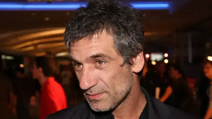 אלון אבוטבול בפרימיירת רק כלבים רצים חופשי אלון אבוטבול בפרימיירת רק כלבים רצים חופשי
