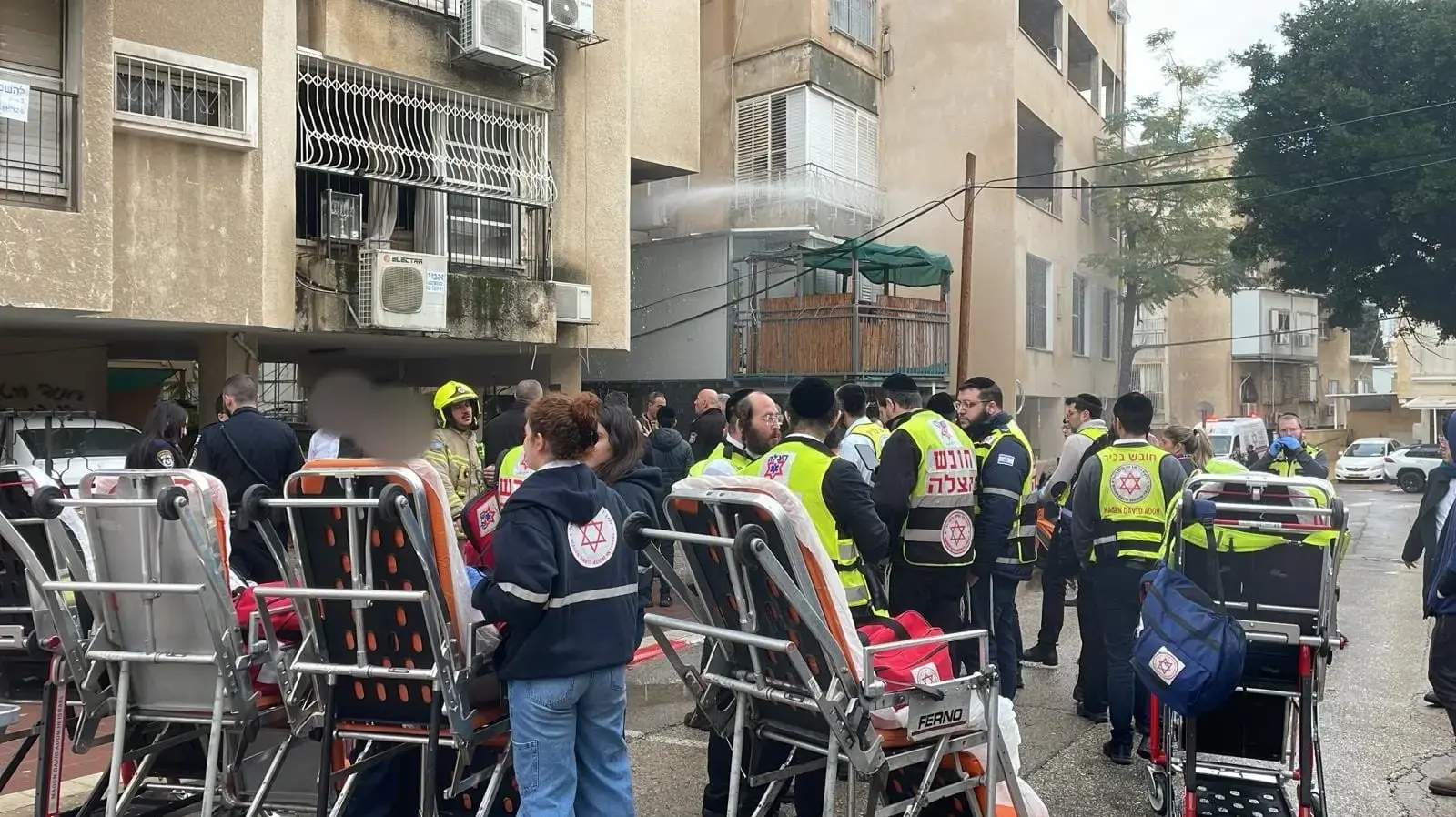 שריפה בבניין מגורים ברחוב טרומפלדור, בני ברק, 31 בדצמבר 2024 שריפה בבניין מגורים ברחוב טרומפלדור, בני ברק, 31 בדצמבר 2024