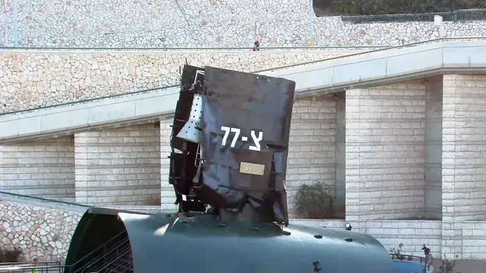 גשר הצוללת דקר במוזיאון חיל הים בחיפה גשר הצוללת דקר במוזיאון חיל הים בחיפה