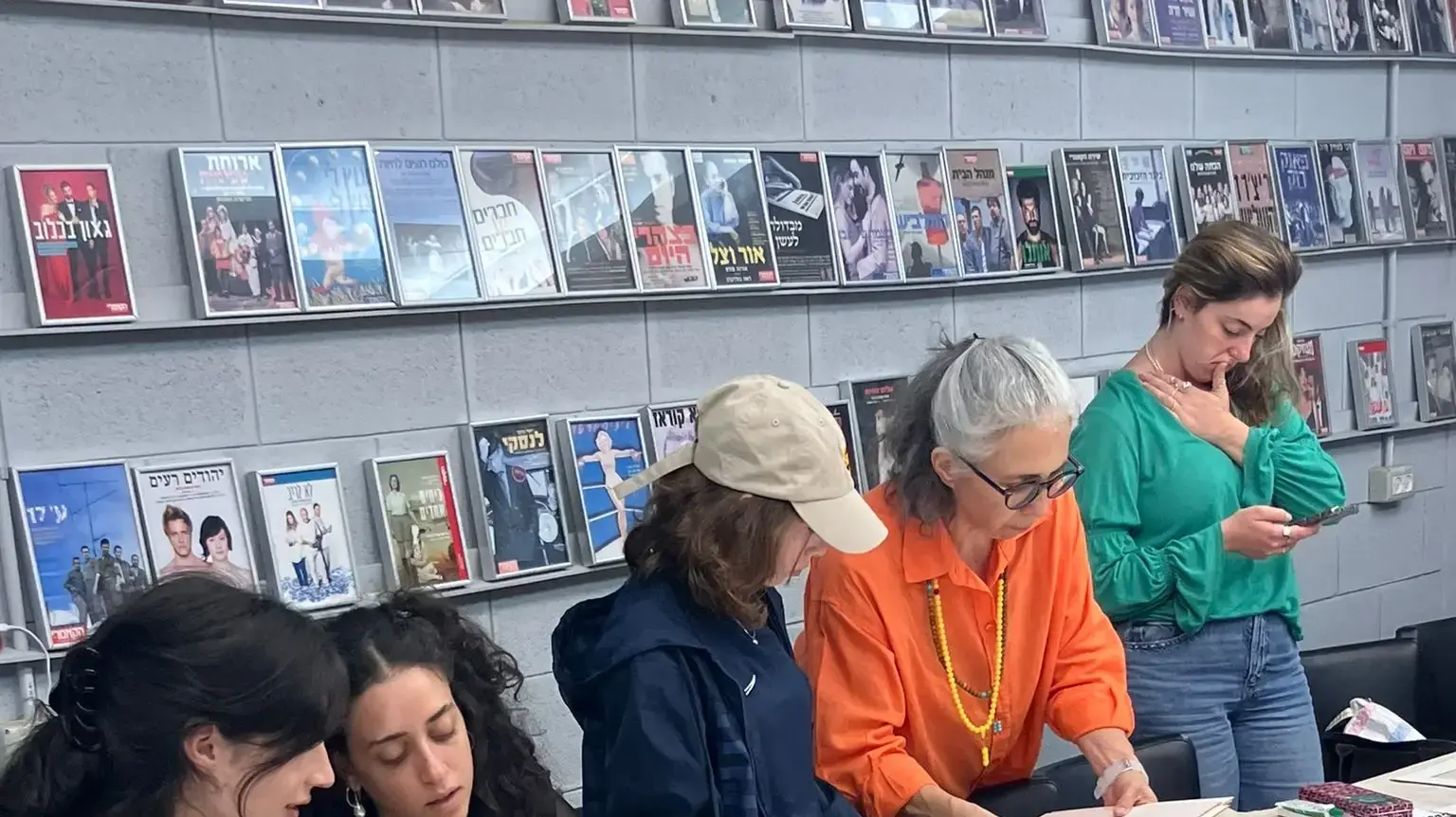 בצלאל עולה על במת הקאמרי בצלאל עולה על במת הקאמרי