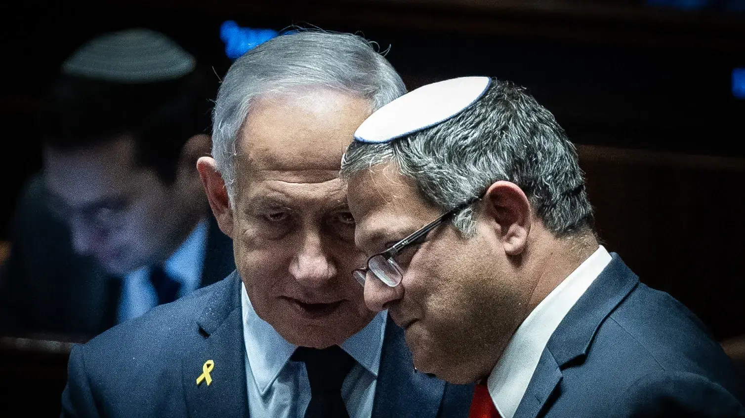 רה"מ בנימין נתניהו עם איתמר בן גביר השר לבט"פ לאחר אישור חזרת שרי עוצמה יהודית לממשלה, 19 במרץ 2025 רה"מ בנימין נתניהו עם איתמר בן גביר השר לבט"פ לאחר אישור חזרת שרי עוצמה יהודית לממשלה, 19 במרץ 2025
