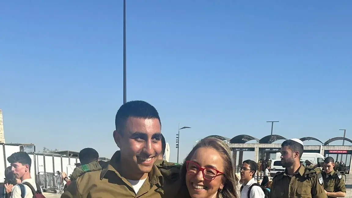 חגית אלחרר אלון עם בנה אמיתי אלון חגית אלחרר אלון עם בנה אמיתי אלון