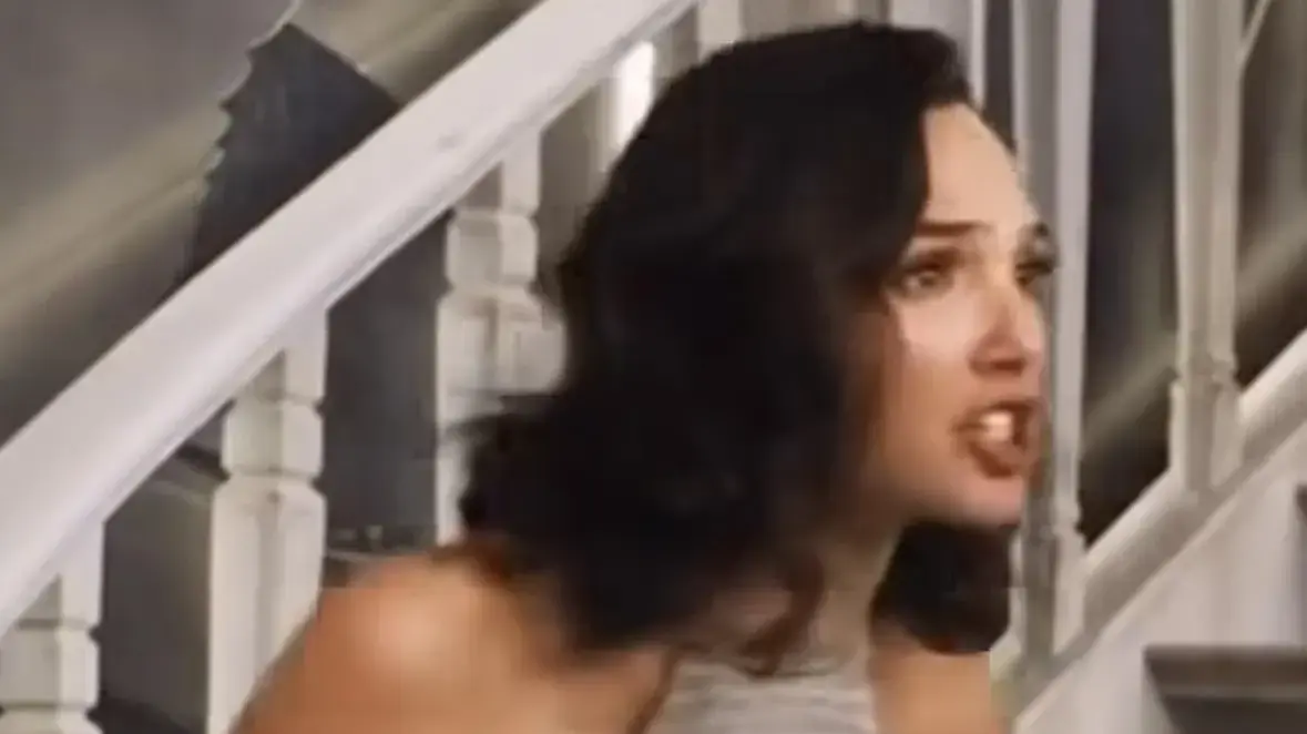 צילום מסך מפוסט אינסטגרם שלועג לכישורי המשחק של גל גדות צילום מסך מפוסט אינסטגרם שלועג לכישורי המשחק של גל גדות