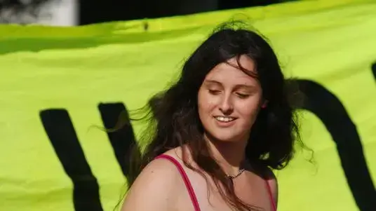 פעילי תנועת גרינפיס מתפשטים במהלך נאום של נשיא המדינה שמעון פרס באוניברסיטת תל אביב, בדיון על הגרעין האירני פעילי תנועת גרינפיס מתפשטים במהלך נאום של נשיא המדינה שמעון פרס באוניברסיטת תל אביב, בדיון על הגרעין האירני