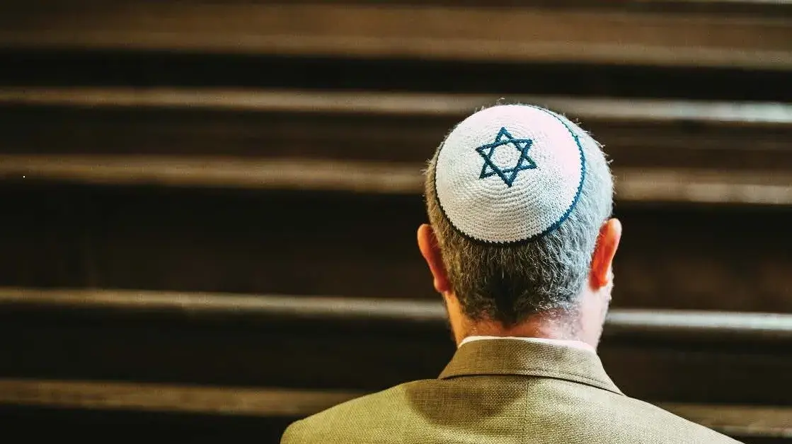 גבר עם כיפה גבר עם כיפה