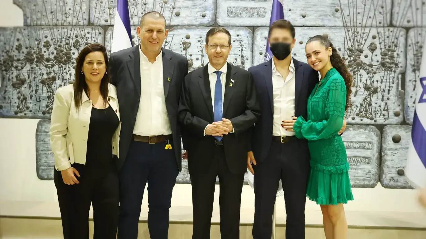 מ׳ עולה בודד מסן פרנסיסקו בבית הנשיא מ׳ עולה בודד מסן פרנסיסקו בבית הנשיא