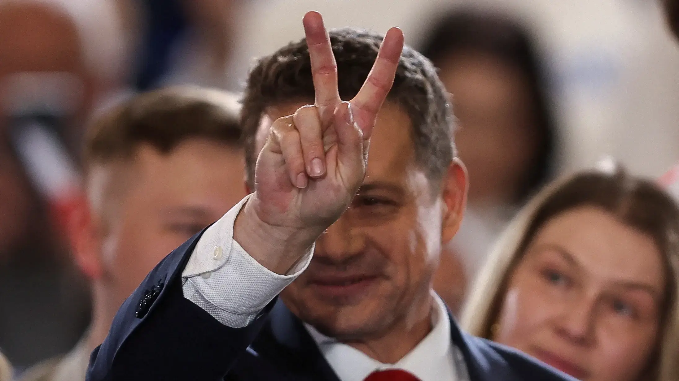 ראש עיריית ורשה רפאל צ'אסקובסקי אחרי פרסום המדגמים בסיבוב הראשון בבחירות לנשיאות פולין, 18 במאי 2025 ראש עיריית ורשה רפאל צ'אסקובסקי אחרי פרסום המדגמים בסיבוב הראשון בבחירות לנשיאות פולין, 18 במאי 2025