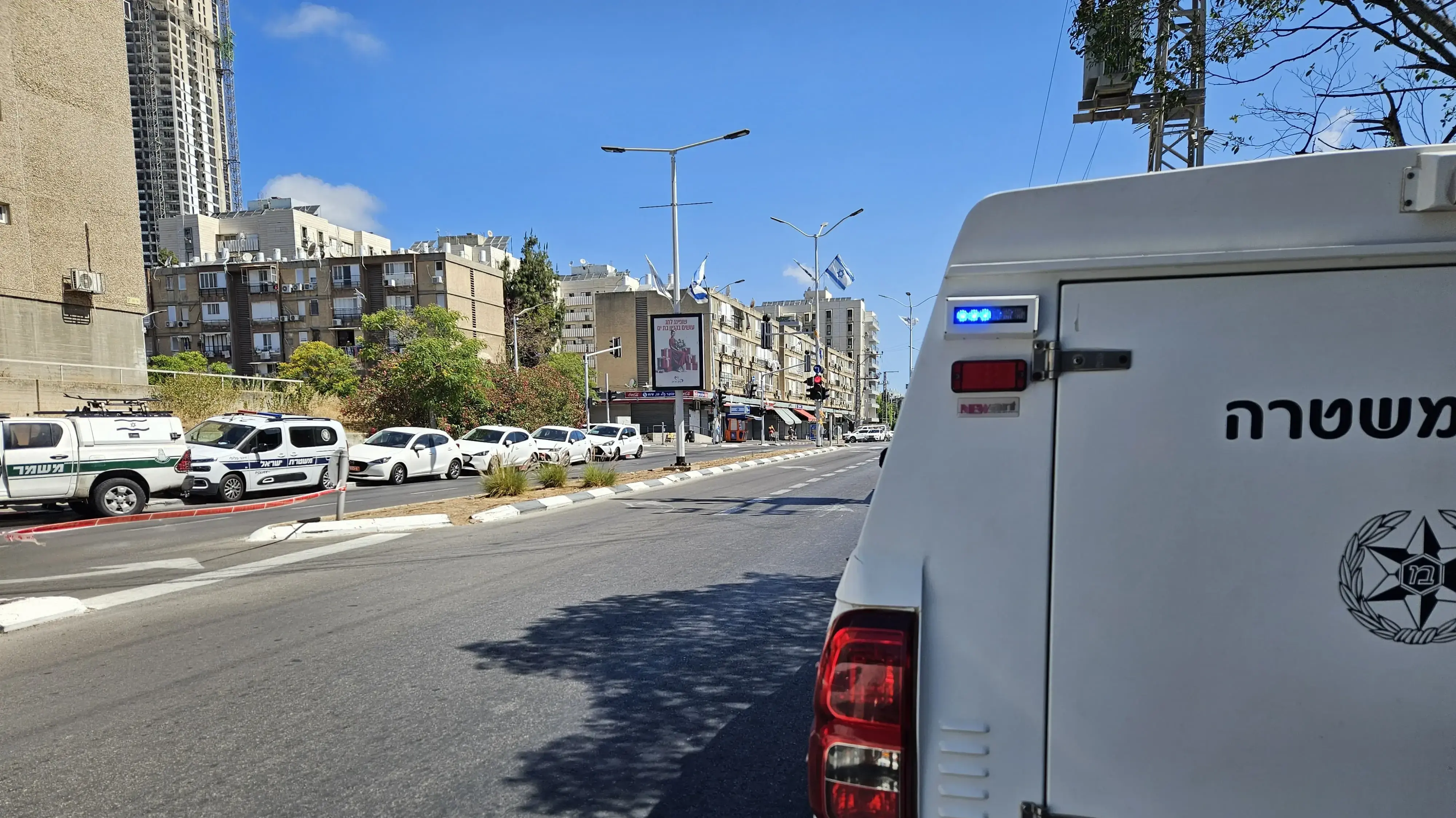 ניידת משטרה בבת ים ניידת משטרה בבת ים