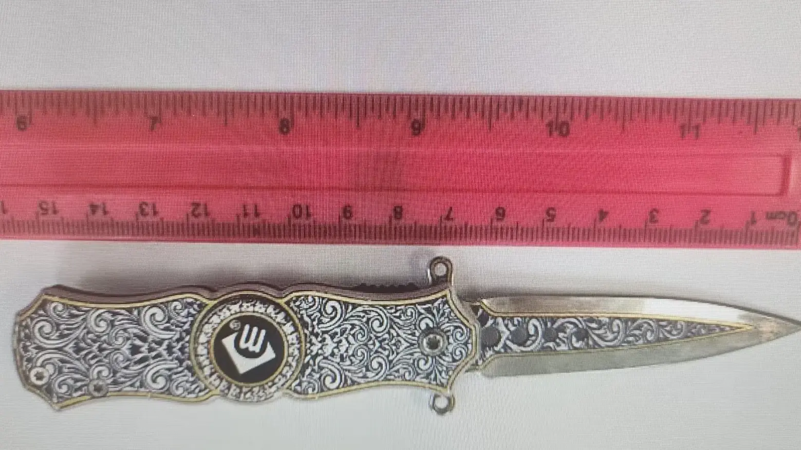 הסכין שאותרה בזירת הדקירה בטבריה הסכין שאותרה בזירת הדקירה בטבריה