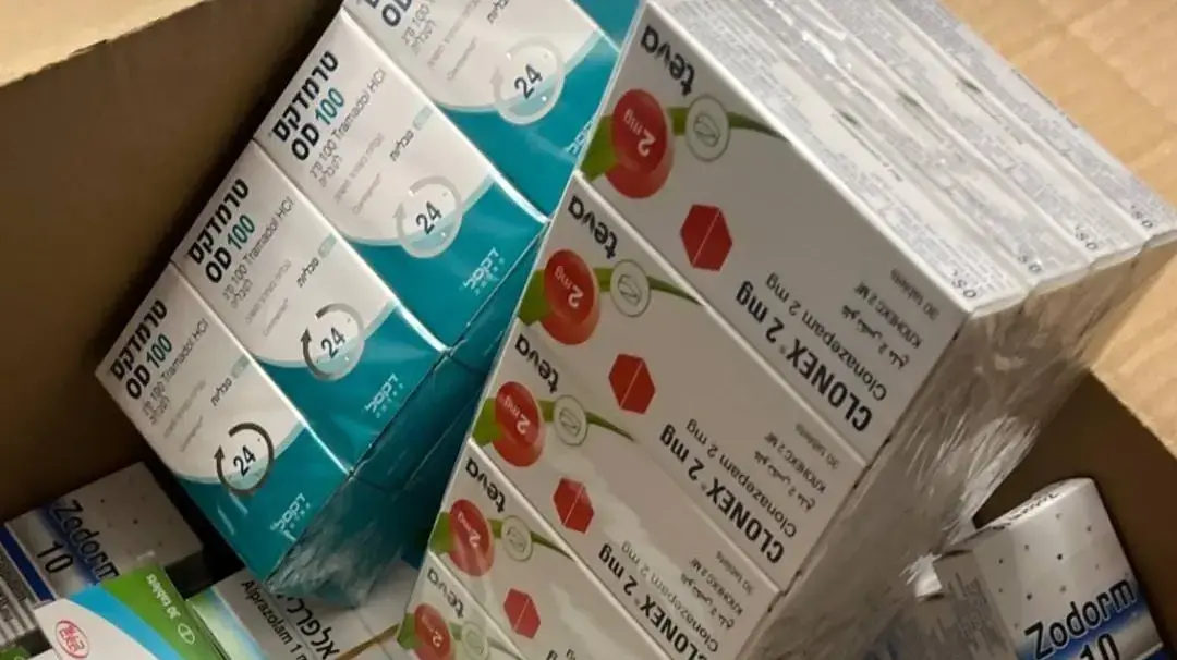מרשמים מזויפים ותרופות ממכרות שנתפסו אצל אישה במרכז הארץ. 9 ביוני 2025 מרשמים מזויפים ותרופות ממכרות שנתפסו אצל אישה במרכז הארץ. 9 ביוני 2025