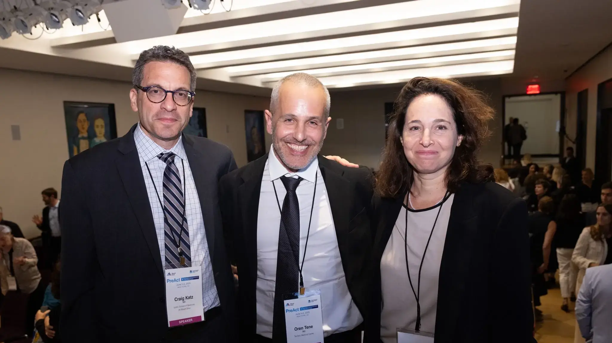 מימין לשמאל: ד״ר ענבל ראובני, ד״ר אורן טנא, ד״ר קרייג כץ ממאונט סיני מימין לשמאל: ד״ר ענבל ראובני, ד״ר אורן טנא, ד״ר קרייג כץ ממאונט סיני