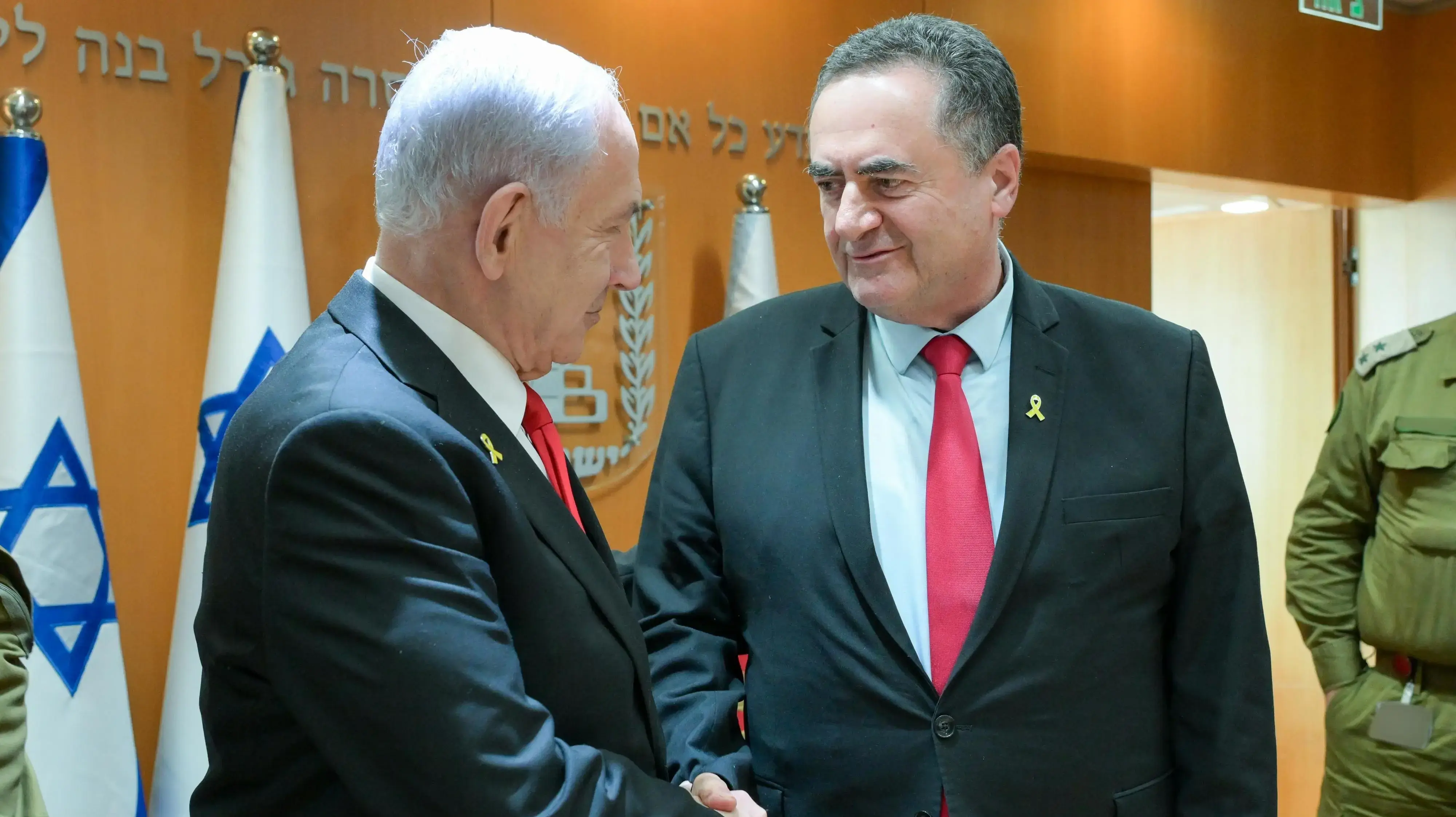 ראש הממשלה בנימין נתניהו עם שר הביטחון ישראל כ״ץ בפגישה עם פורום המטה הכללי של צה״ל , הקריה, 30 ביוני 2025