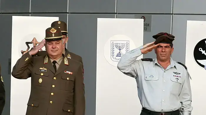 הרמטכ"ל גבי אשכנזי והרמטכ"ל ההונגרי בביקור בקריה הרמטכ"ל גבי אשכנזי והרמטכ"ל ההונגרי בביקור בקריה