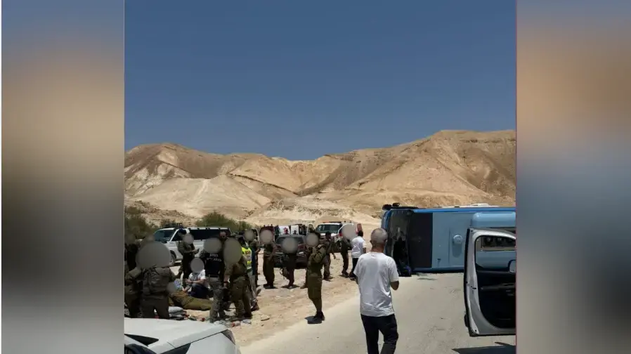 10 פצועים באוטובוס שהתהפך סמוך למעלה אדומים. 21 ביולי 2025 10 פצועים באוטובוס שהתהפך סמוך למעלה אדומים. 21 ביולי 2025