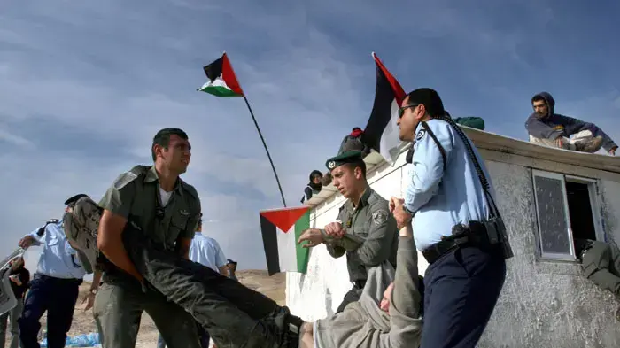 פינוי מאחז של פעילי שמאל במישור אדומים פינוי מאחז של פעילי שמאל במישור אדומים