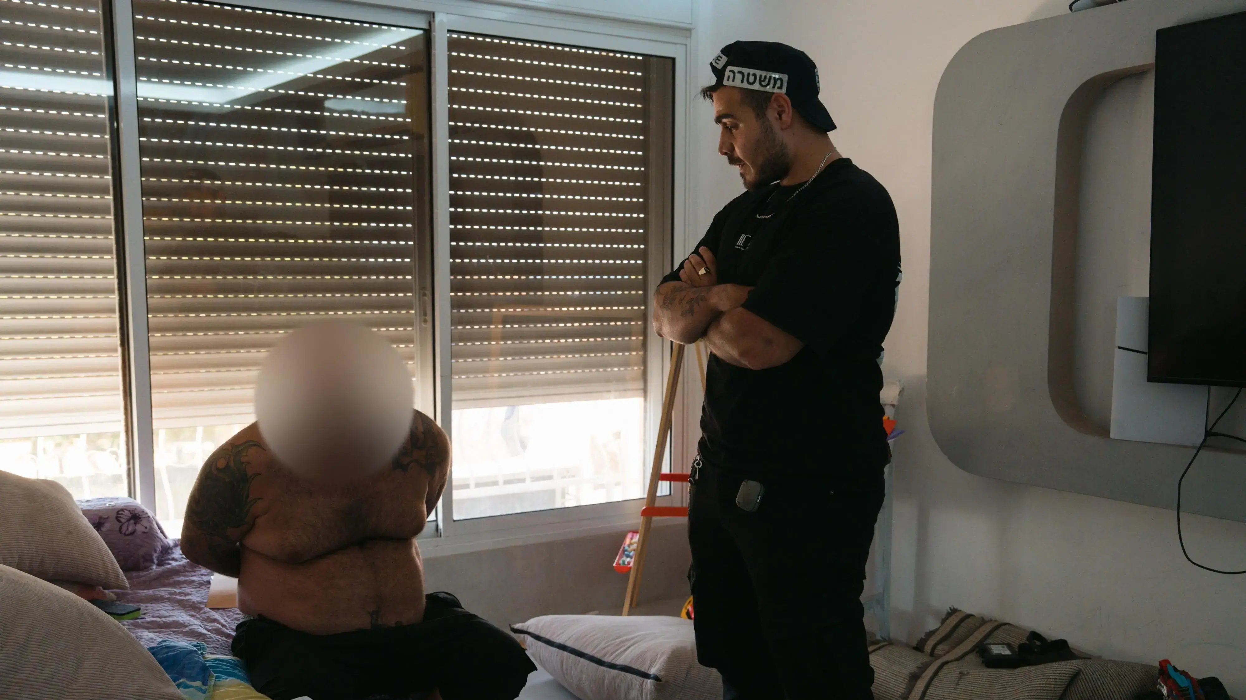 מעצר חשודים בהפעלת רשת סחר בנשים. מעצר חשודים בהפעלת רשת סחר בנשים.