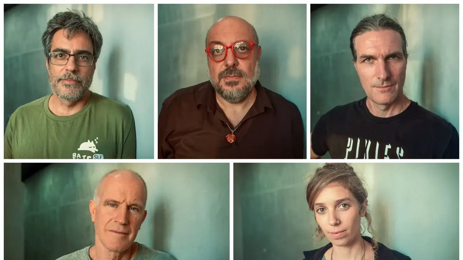 משהו כחול המשיך להתגלגל. חברי בלובנד משהו כחול המשיך להתגלגל. חברי בלובנד