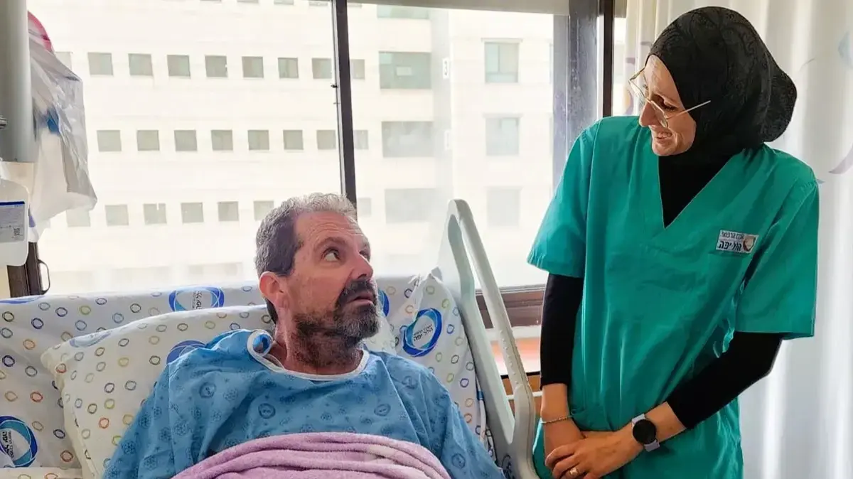 הצילה את חייו. האחות סאג'א וותד והבן שביקר את אמו וחייו ניצלו הצילה את חייו. האחות סאג'א וותד והבן שביקר את אמו וחייו ניצלו