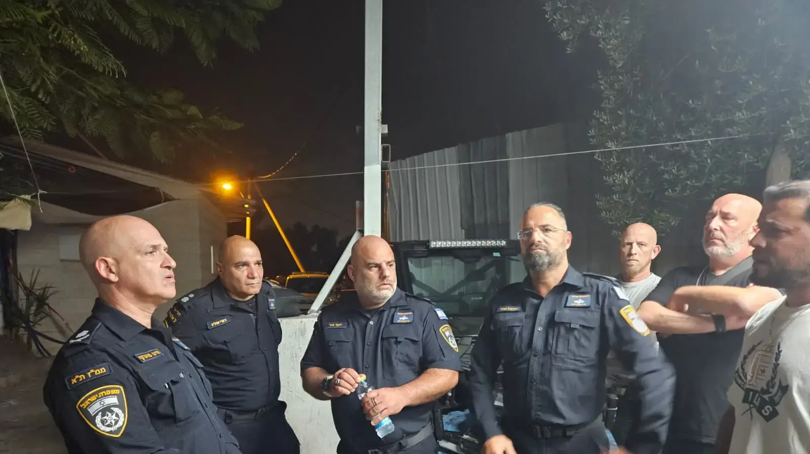 מפקד מחוז ת"א, ניצב חיים סרגרוף ומפקד מרחב איילון, תנ"צ דניאל חדד קיימו הערכת מצב בזירת הרצח ביפו. 31 באוגוסט 2025 מפקד מחוז ת"א, ניצב חיים סרגרוף ומפקד מרחב איילון, תנ"צ דניאל חדד קיימו הערכת מצב בזירת הרצח ביפו. 31 באוגוסט 2025