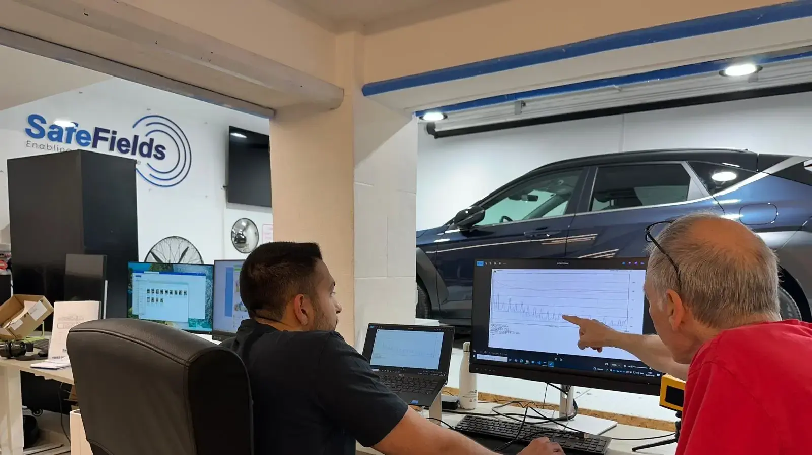בודקים את רמת הקרינה ברכב בודקים את רמת הקרינה ברכב