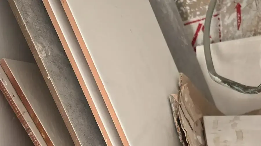 סכין ואקדח נצפסו על חשוד בסחיטה באיומים בבת ים, 6 בספטמבר 2025 סכין ואקדח נצפסו על חשוד בסחיטה באיומים בבת ים, 6 בספטמבר 2025