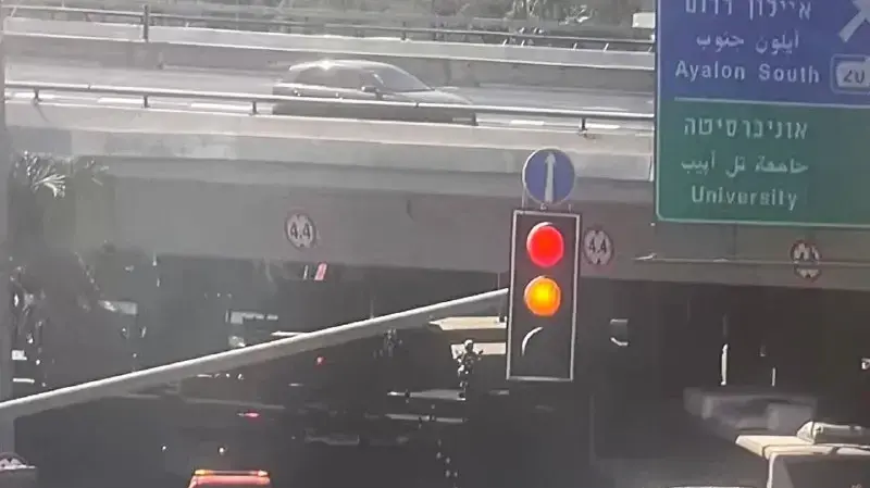 עומסי תנועה שנוצרו בכביש רוקח למערב, לאחר שמשאית פגעה בגשר רוקח עומסי תנועה שנוצרו בכביש רוקח למערב, לאחר שמשאית פגעה בגשר רוקח