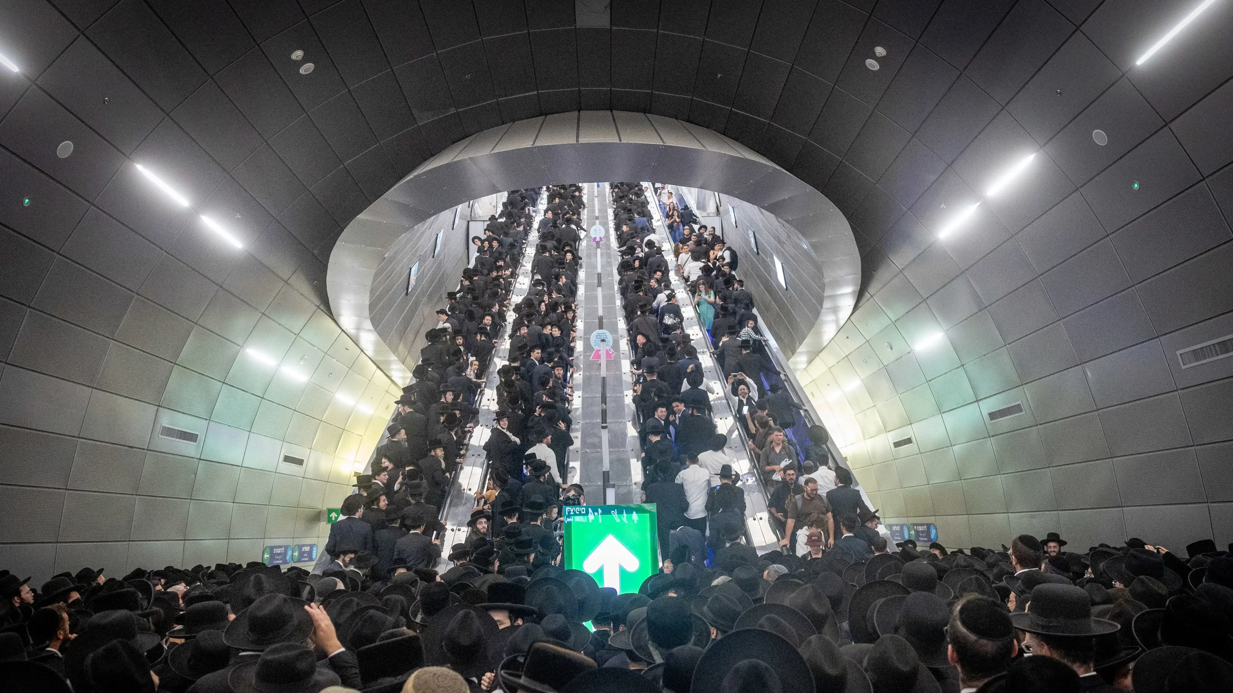לקראת הפגנת חרדים נגד חוק הגיוס, תחנת הרכבת נבון, ירושלים, 30 באוקטובר 2025 לקראת הפגנת חרדים נגד חוק הגיוס, תחנת הרכבת נבון, ירושלים, 30 באוקטובר 2025