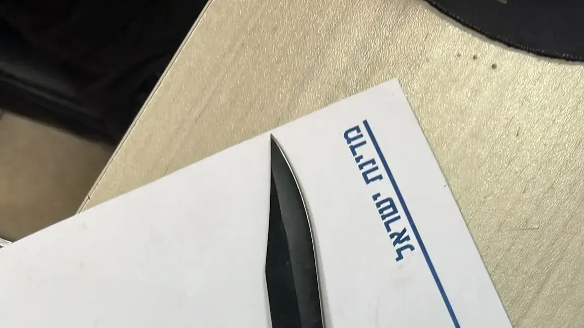 תמונת הסכין עמה התבצר החשוד ביפו עם אמו. תמונת הסכין עמה התבצר החשוד ביפו עם אמו.