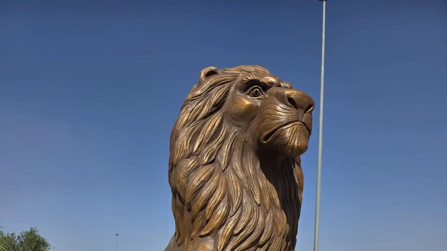 פסל האריה בכניסה למתחם מעבר כרם שלום פסל האריה בכניסה למתחם מעבר כרם שלום