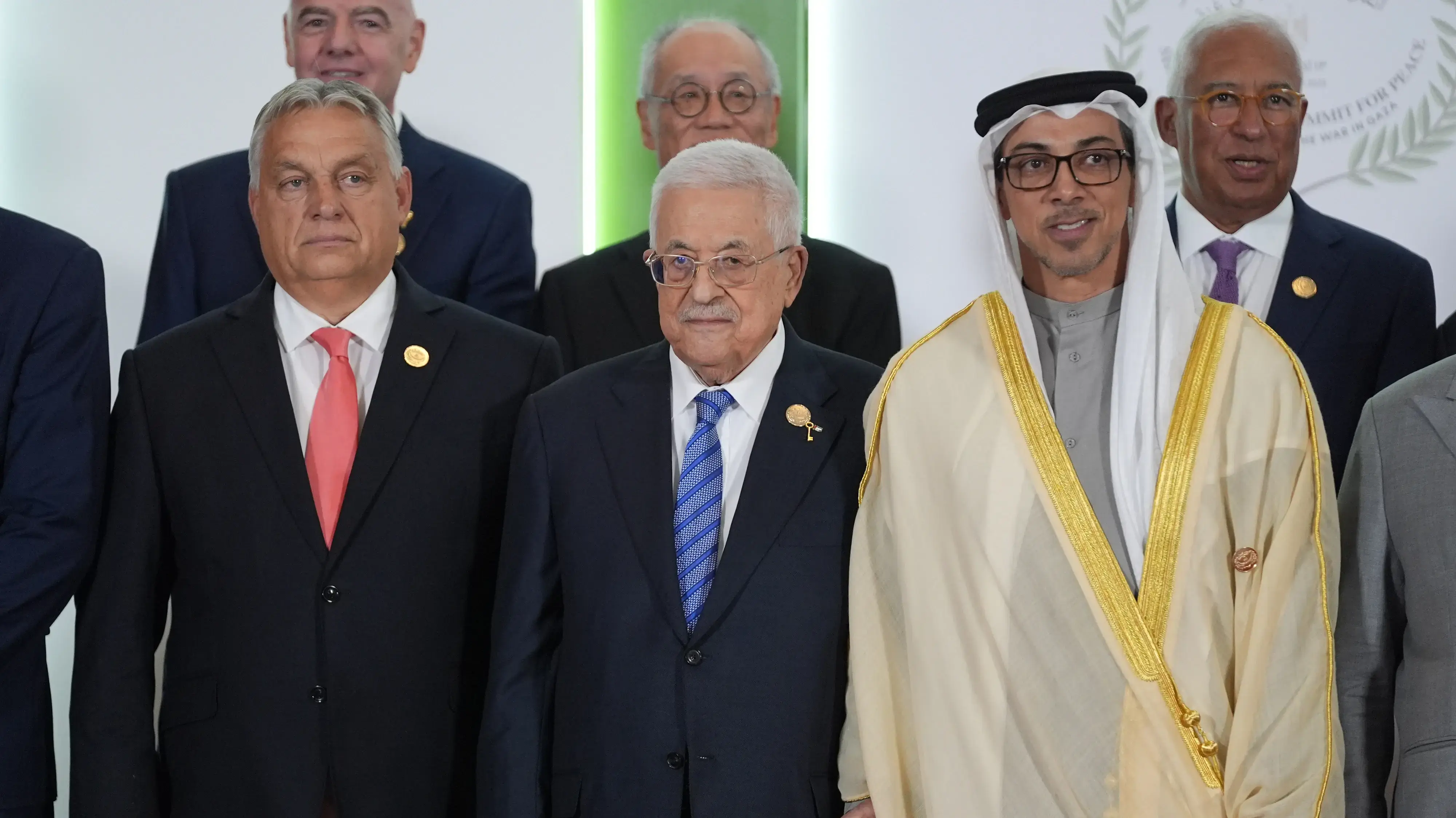 השיח' מאנסור, איחוד האמירויות, לצד מחמוד עבאס השיח' מאנסור, איחוד האמירויות, לצד מחמוד עבאס