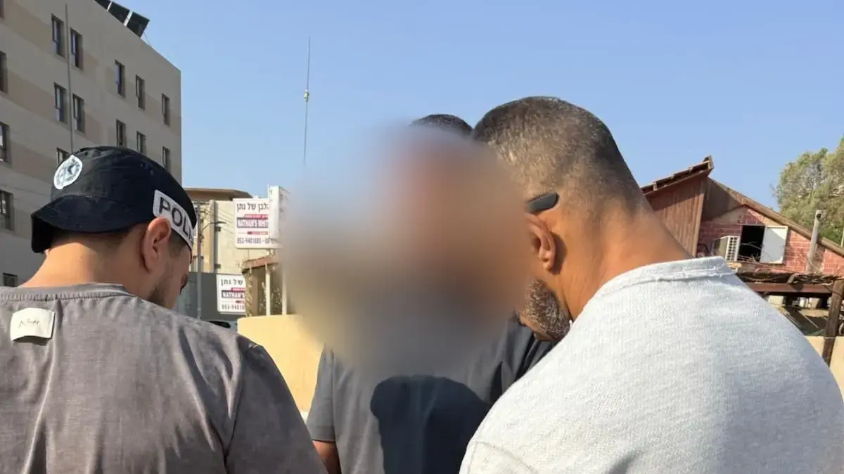מעצר חשודים בחשד לסחיטת דמי חסות מקבלני בניה באילת, נובמבר 2025 מעצר חשודים בחשד לסחיטת דמי חסות מקבלני בניה באילת, נובמבר 2025