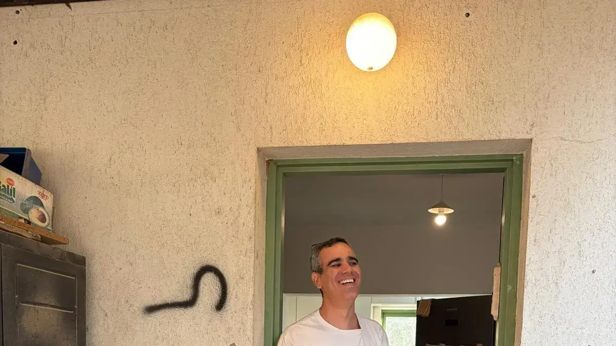 שורד השבי עמרי מירן מבקר בנחל עוז, 12 בנובמבר 2025 שורד השבי עמרי מירן מבקר בנחל עוז, 12 בנובמבר 2025