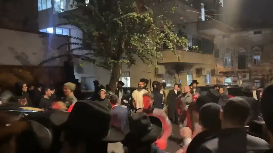 חרדים תוקפים את חבר הכנסת יואב בן צור חרדים תוקפים את חבר הכנסת יואב בן צור