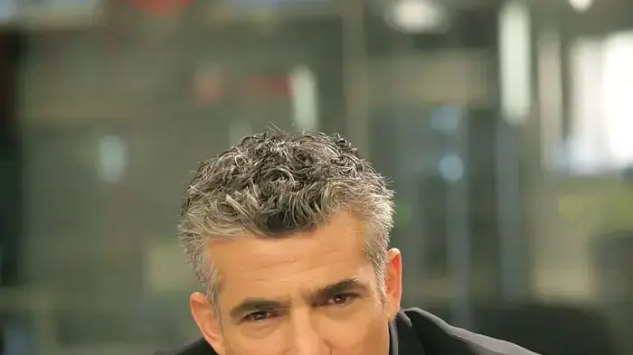 לפיד באולפן שישי. הפיתוי פשוט גדול מדי