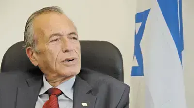 עזרא במחנה עזרא במחנה