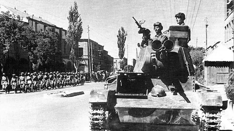 טנק סובייטי בתבריז, איראן, 1941 טנק סובייטי בתבריז, איראן, 1941