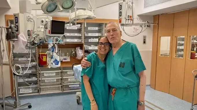 חתן פרס ישראל ומצנתרת לב בכירה בהדסה. פרופ׳ גבי אלבז ופרופ׳ אבי ריבקינד חתן פרס ישראל ומצנתרת לב בכירה בהדסה. פרופ׳ גבי אלבז ופרופ׳ אבי ריבקינד