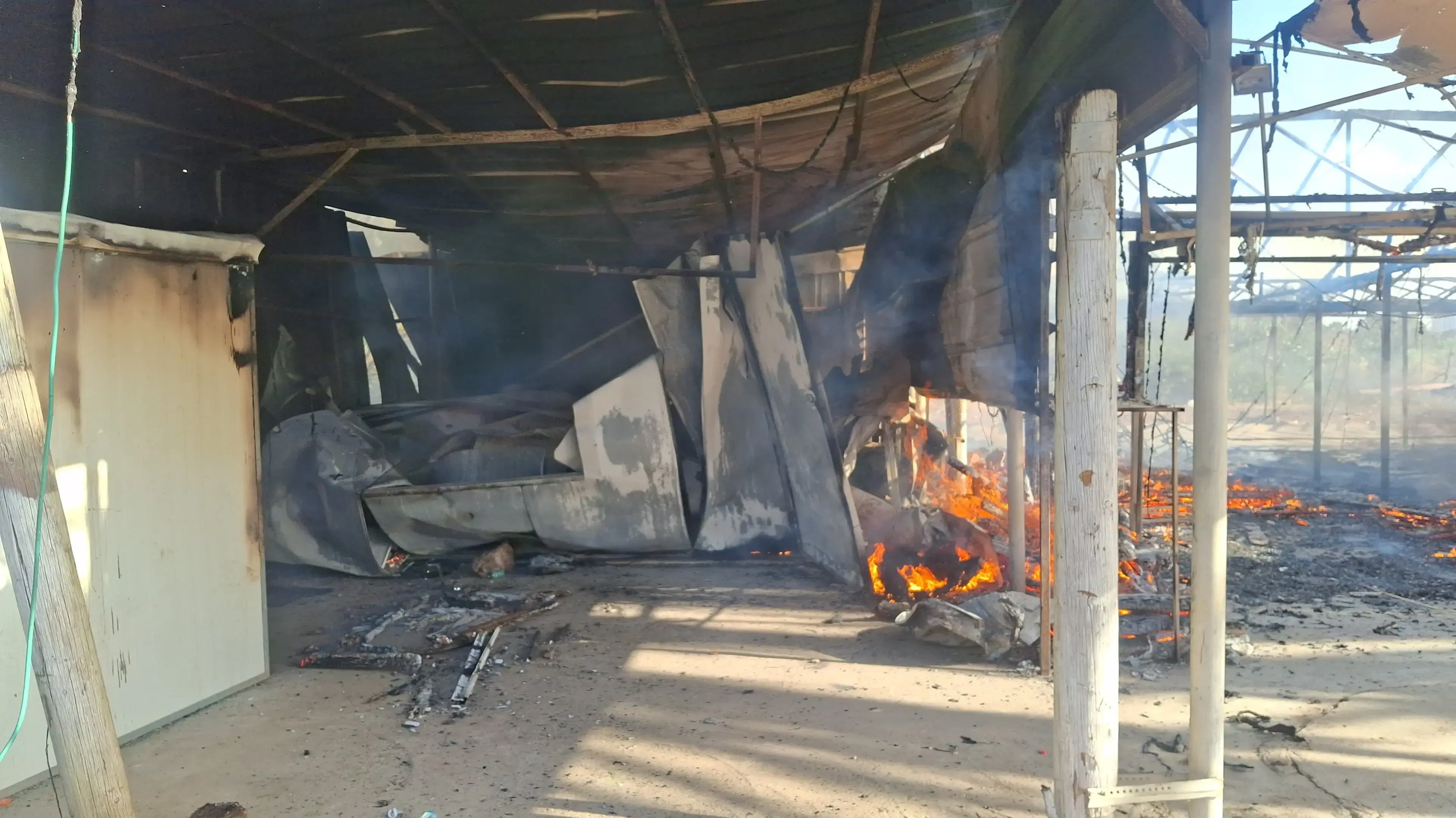 אותר אדם ללא רוח חיים בשריפת מבנה סמוך לפתח תקווה, 19 במאי 2026 אותר אדם ללא רוח חיים בשריפת מבנה סמוך לפתח תקווה, 19 במאי 2026
