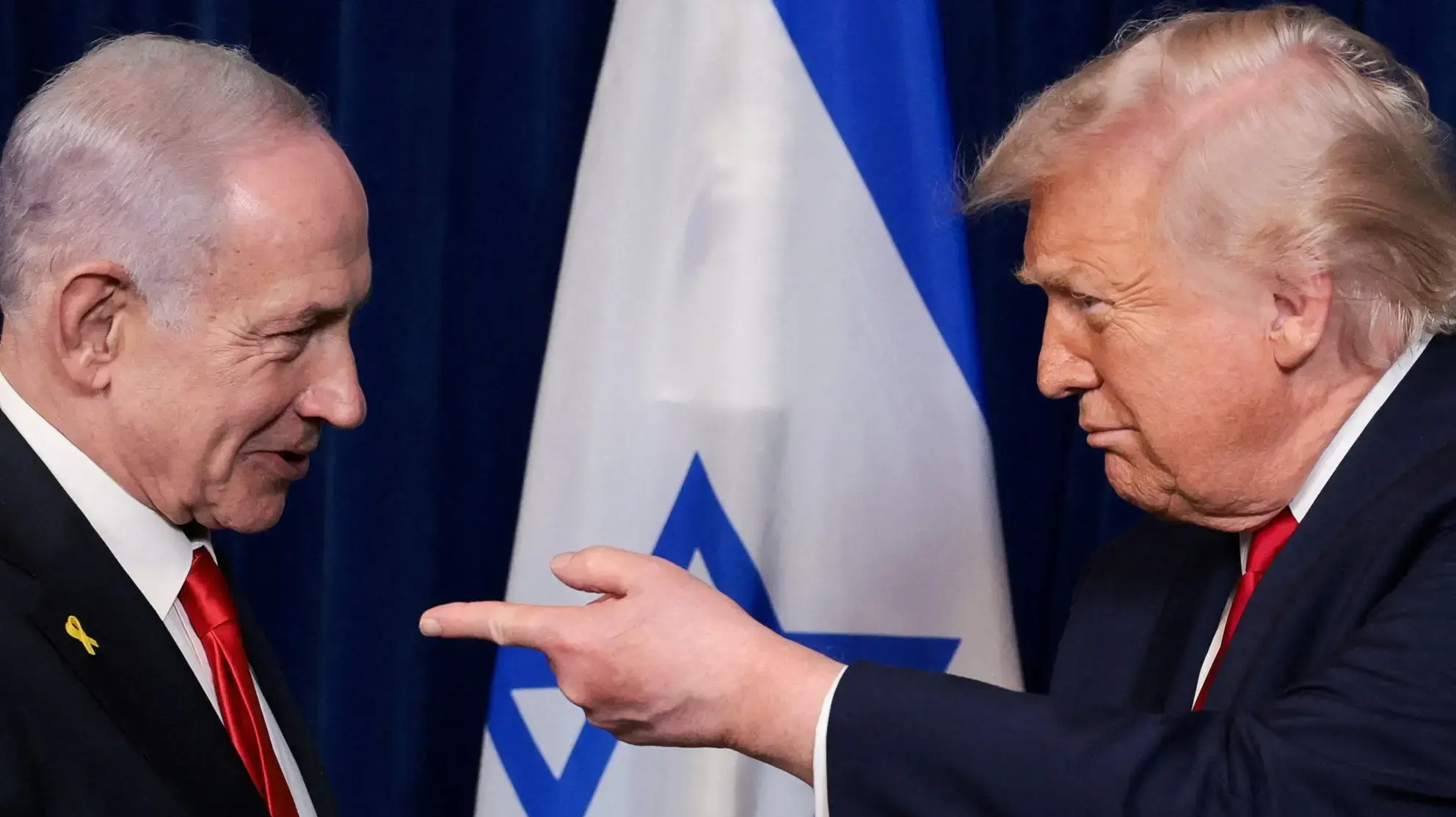 נשיא ארצות הברית דונלד טראמפ וראש ממשלת ישראל בנימין נתניהו באחוזה במאר א-לאגו
29 בדצמבר 2025 נשיא ארצות הברית דונלד טראמפ וראש ממשלת ישראל בנימין נתניהו באחוזה במאר א-לאגו
29 בדצמבר 2025
