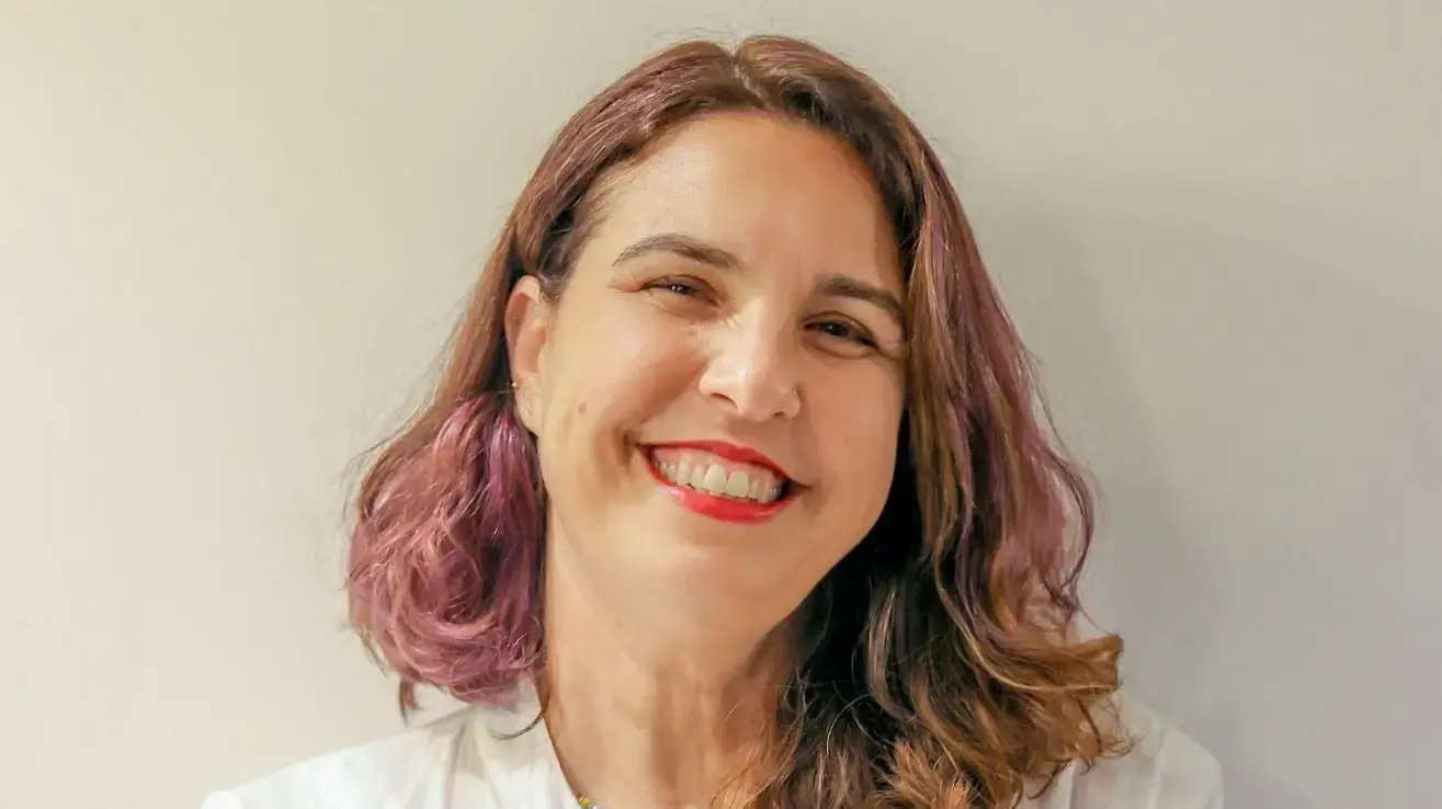 הכל נעלם בבת אחת. מצאתי את עצמי לבד. למרות שלא הייתי לרגע לבד פיזית - הייתי לבד מול עצמי, מול הפחדים והמחשבות של "לאן הולכים עכשיו?" דקלה שיר הכל נעלם בבת אחת. מצאתי את עצמי לבד. למרות שלא הייתי לרגע לבד פיזית - הייתי לבד מול עצמי, מול הפחדים והמחשבות של "לאן הולכים עכשיו?" דקלה שיר