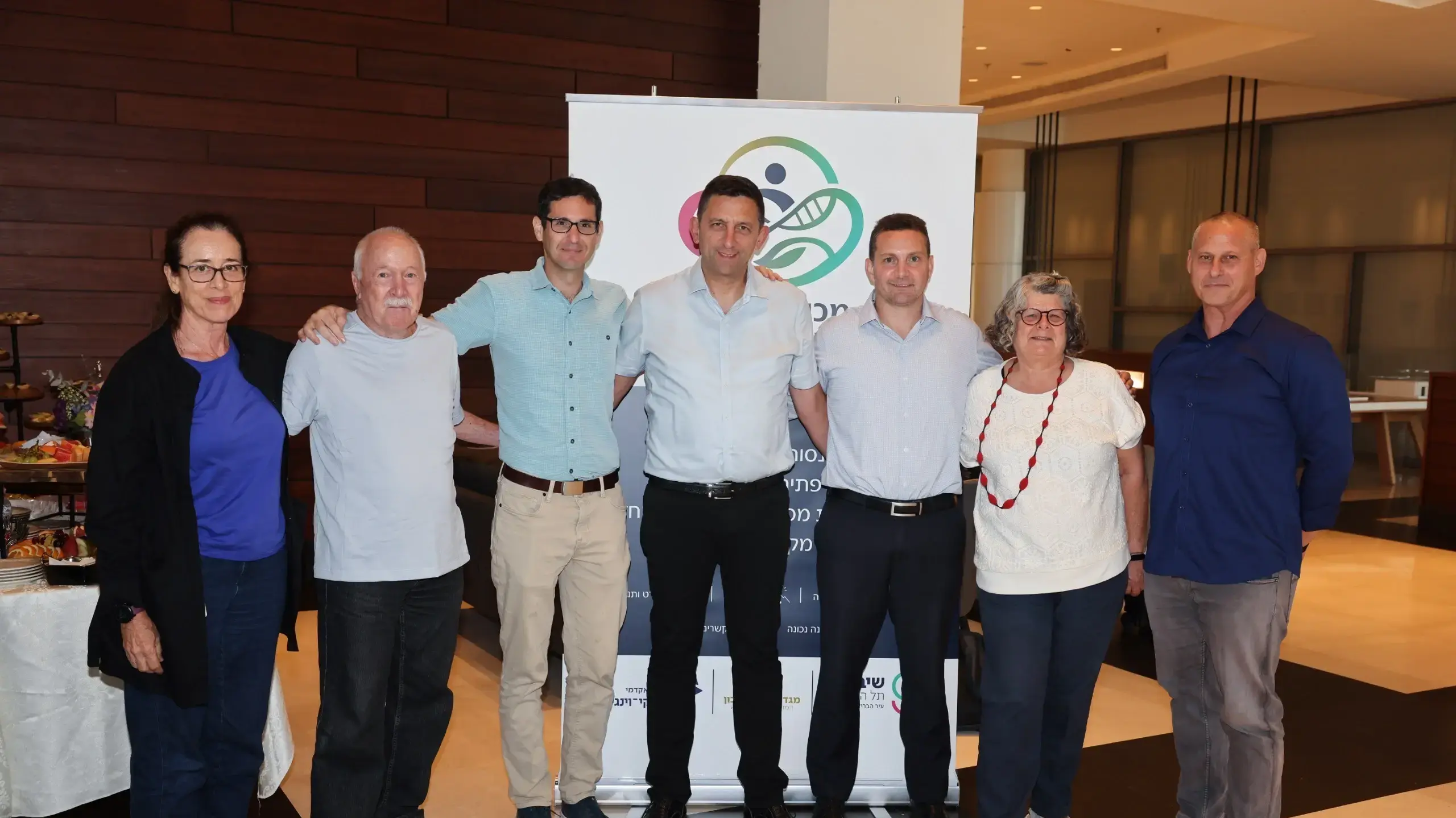 מימין לשמאל: רועי קורן, פרופ' ענת זוהר, עומר ברקין, דורון ארנון, ד״ר יוחאי שביט, יאיר קרני, פרופסור רחלי דנקנר מימין לשמאל: רועי קורן, פרופ' ענת זוהר, עומר ברקין, דורון ארנון, ד״ר יוחאי שביט, יאיר קרני, פרופסור רחלי דנקנר