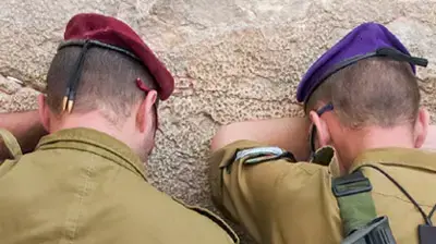 חיילים בוכים