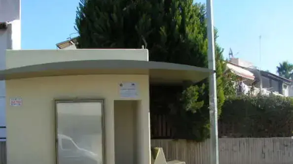 תחנת אוטובוס ממוגנת בשדרות תחנת אוטובוס ממוגנת בשדרות
