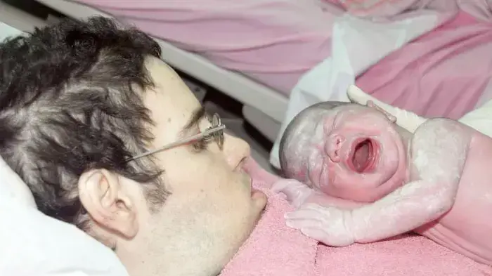 חולה ALS נכח בלידת בנו בביה"ח בנהריה חולה ALS נכח בלידת בנו בביה"ח בנהריה