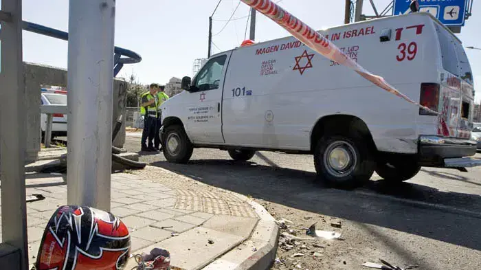 תאונה בין אופנוע לאמבולנס תאונה בין אופנוע לאמבולנס