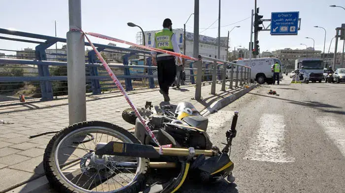 תאונה בין אופנוע לאמבולנס תאונה בין אופנוע לאמבולנס
