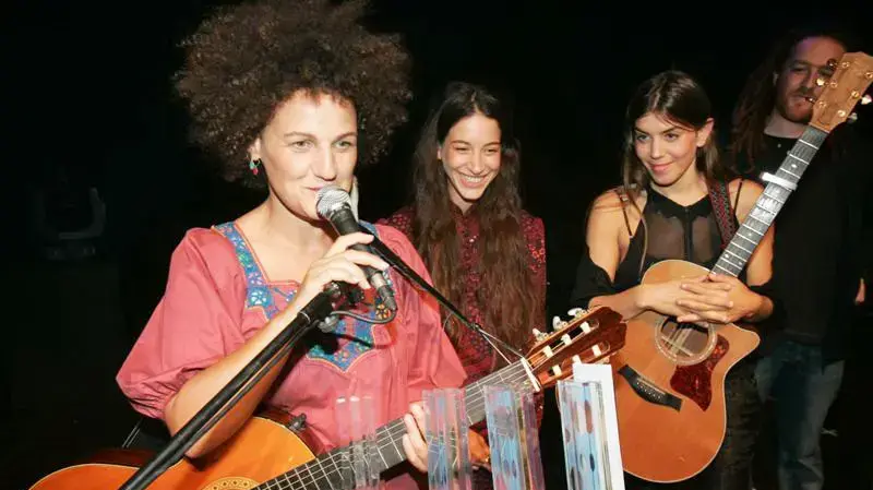 הבנות נחמה הבנות נחמה